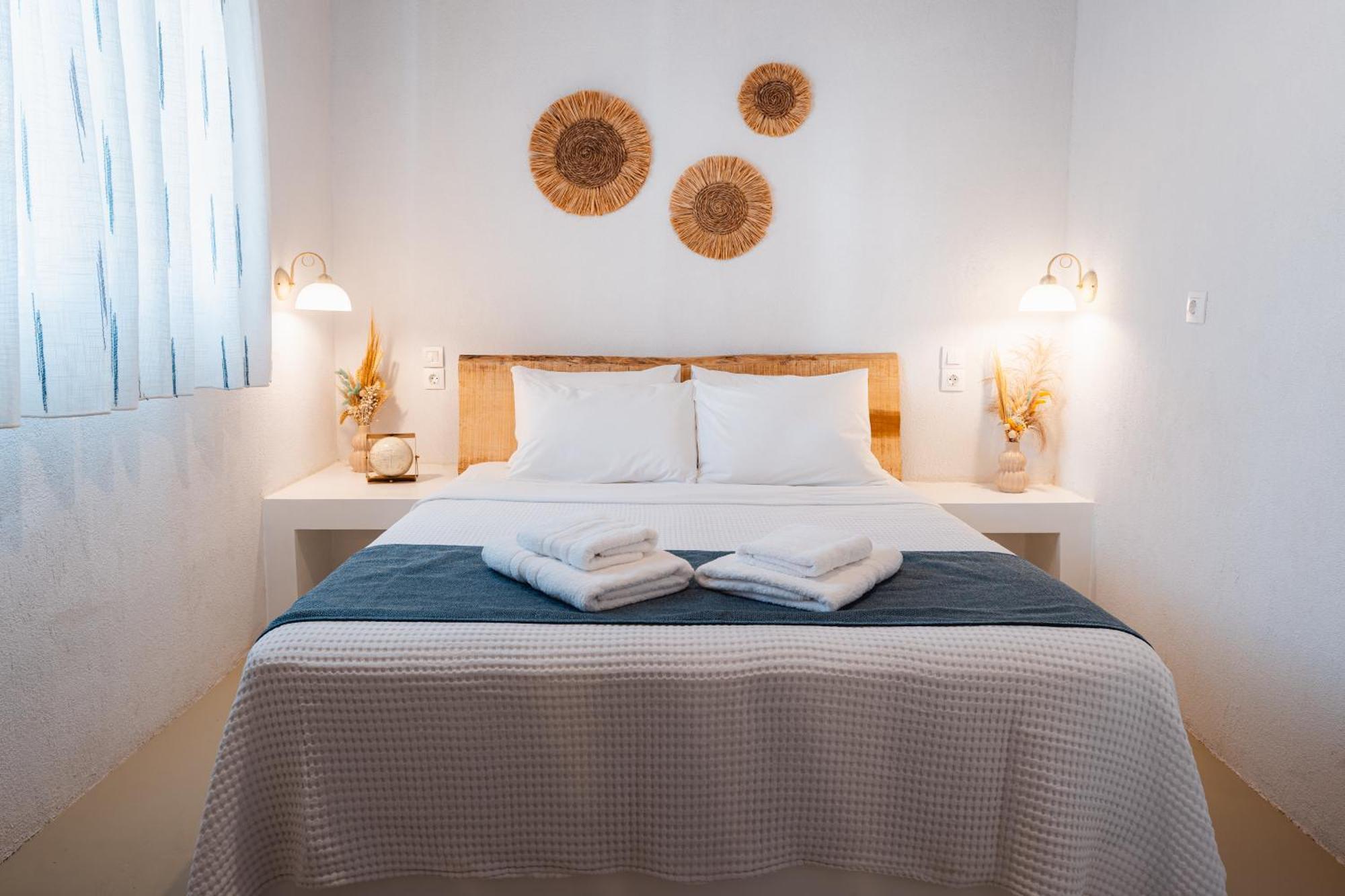 Cycladic Aretinni *